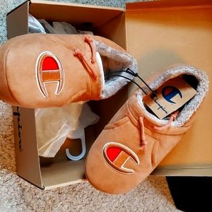 Mens new Champion slippers size 8 Mens